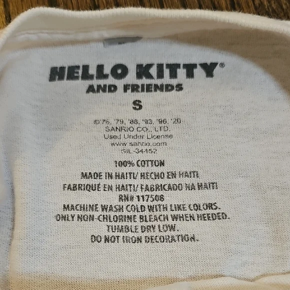 Hello Kitty White T-Shirt with Rainbow Design - Picture 4 of 4